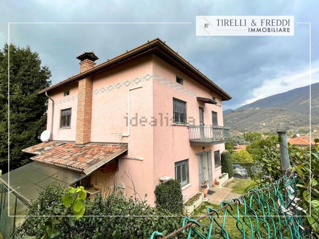 Case e ville in vendita di 271 m² in Via Santissima