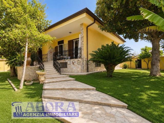 Case e ville in vendita di 271 m² in Via Randa