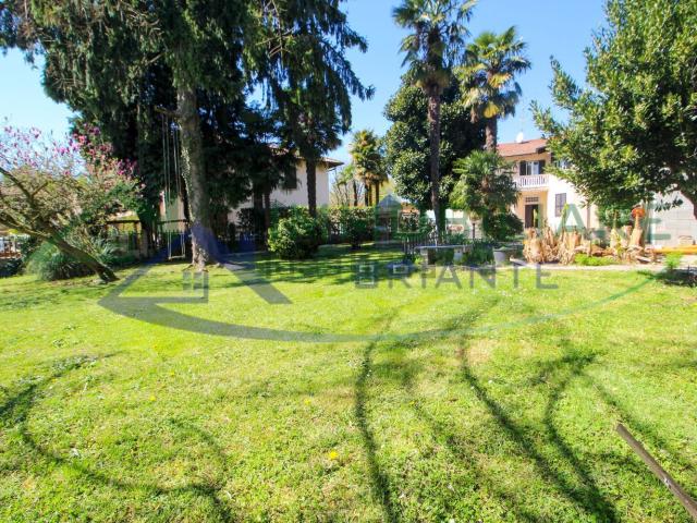 Case e ville in vendita di 271 m² in Via Torretta