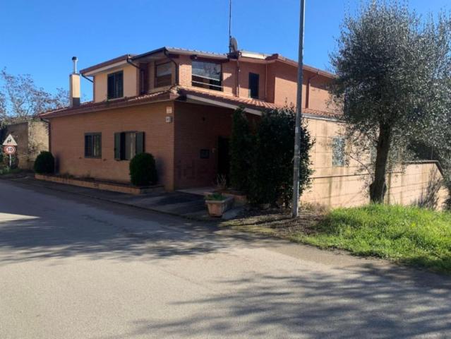 Case e ville in vendita di 271 m² in Contrada Riccio Brecciara, 48