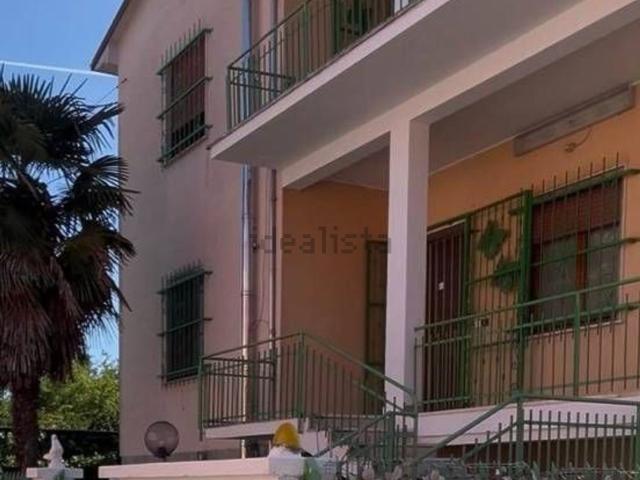Case e ville in vendita di 271 m² in Strada alla Chiesa di Roncaglia