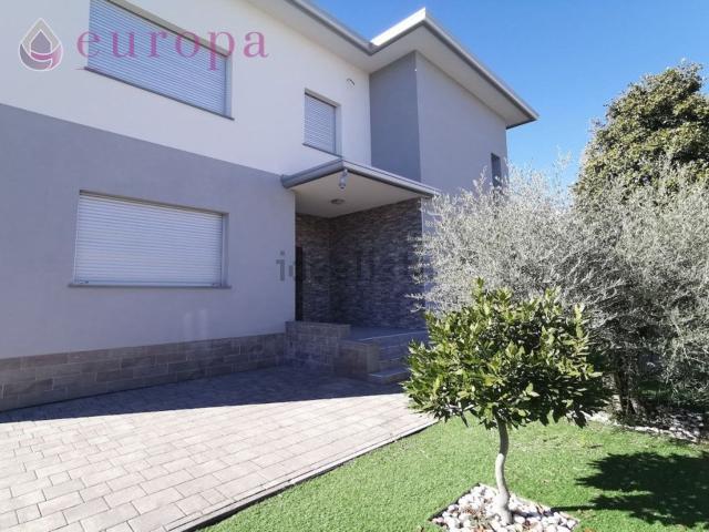 Case e ville in vendita di 272 m² in Via Cividale