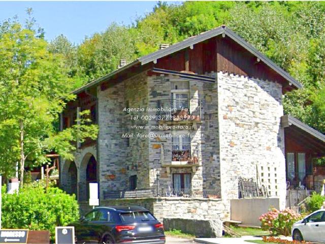 Case e ville in vendita di 272 m² in Via al Memoriale degli Alpini, 1