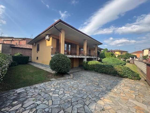 Case e ville in vendita di 272 m² in Via Luigi Daccò
