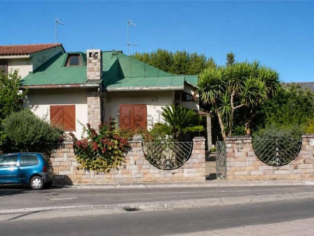 Case e ville in vendita di 272 m² in Via Serra