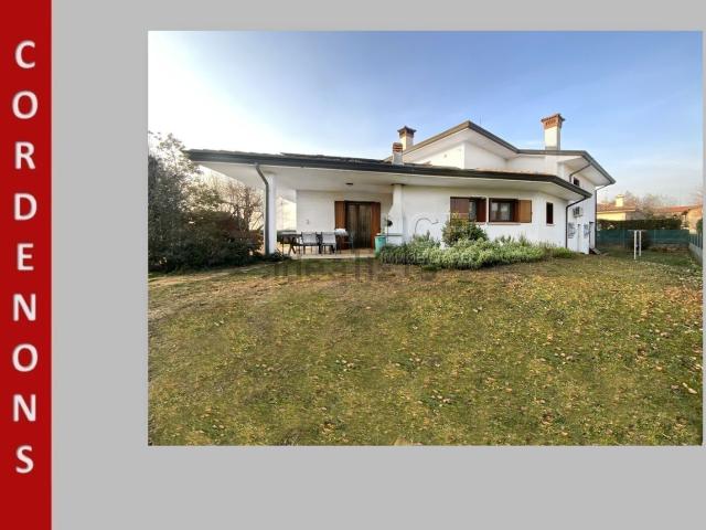 Case e ville in vendita di 272 m² in Via Portolana