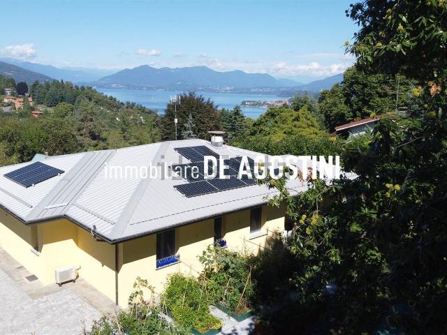 Case e ville in vendita di 272 m² in Via Verbania, 17