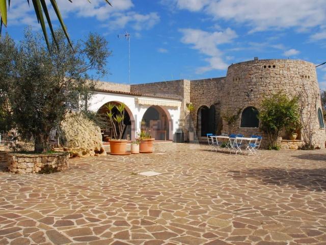 Case e ville in vendita di 272 m² in Contrada Cantarossi
