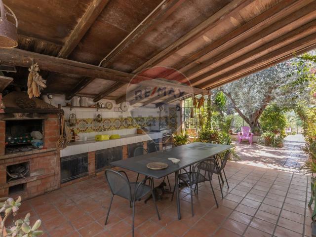 Case e ville in vendita di 272 m² in Contrada Senia, 17