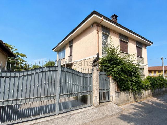 Case e ville in vendita di 273 m² in Via Boetti