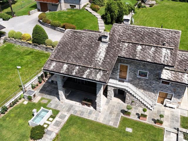 Case e ville in vendita di 273 m² in Via della Riva, 536
