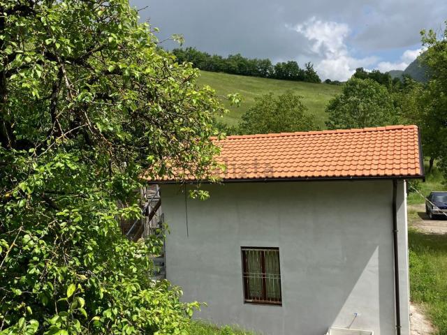 Case e ville in vendita di 273 m² in Via Rosola