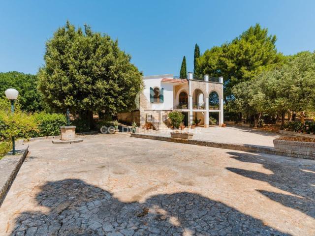 Case e ville in vendita di 273 m² in Contrada Peraro