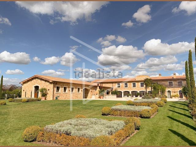 Case e ville in vendita di 2745 m² in Via dello Squalo