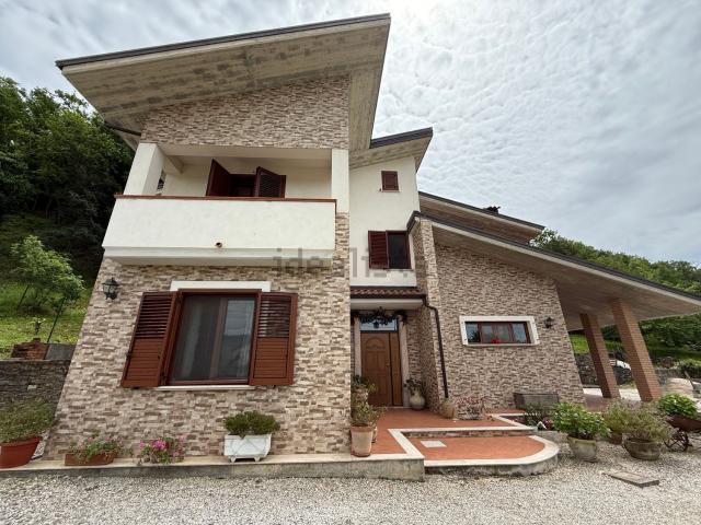 Case e ville in vendita di 274 m²