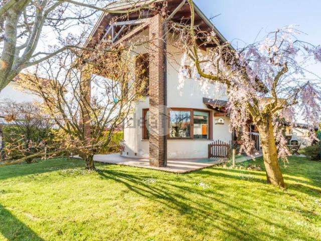Case e ville in vendita di 274 m² in Via Giulio Verne, 31