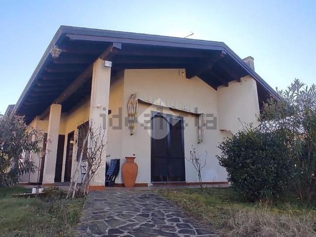 Case e ville in vendita di 274 m² in Via Giovanni Pascoli, 4