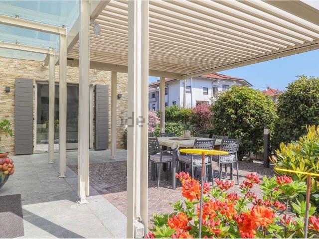 Case e ville in vendita di 274 m² in Via Sant&apos Anna, 13