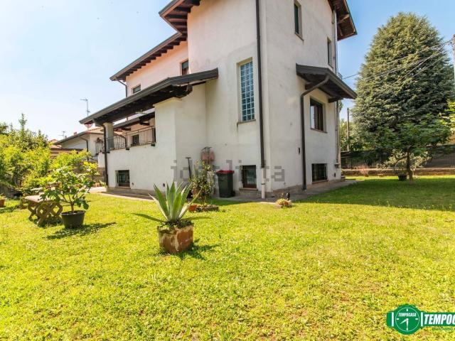 Case e ville in vendita di 274 m² in Via Piave, 9