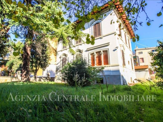 Case e ville in vendita di 274 m² in Via Trento