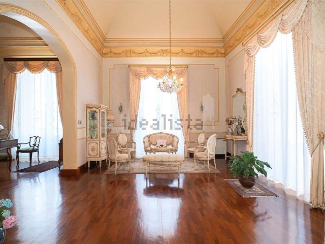 Case e ville in vendita di 274 m² in Corso Italia, 74