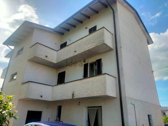 Case e ville in vendita di 275 m² in Via Collepoppo