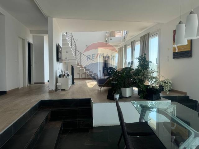 Case e ville in vendita di 275 m² in Via Garibaldi, 10