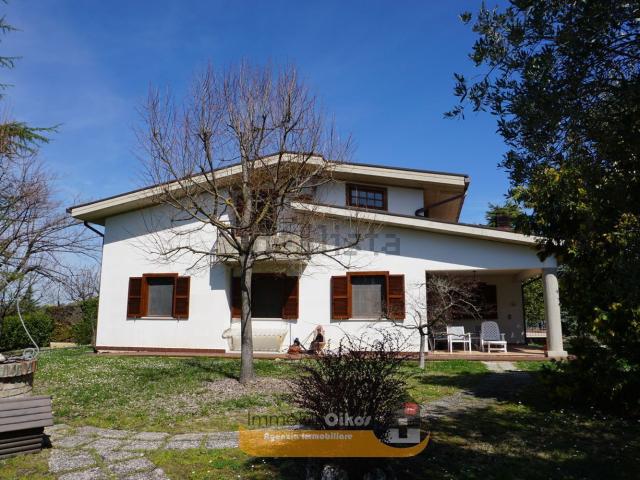Case e ville in vendita di 275 m² in Via Domenico Ciccarelli, 30