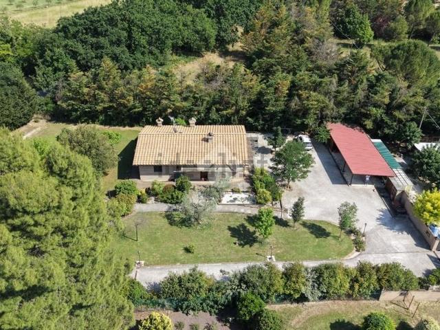 Case e ville in vendita di 275 m² in Via di Mezzo