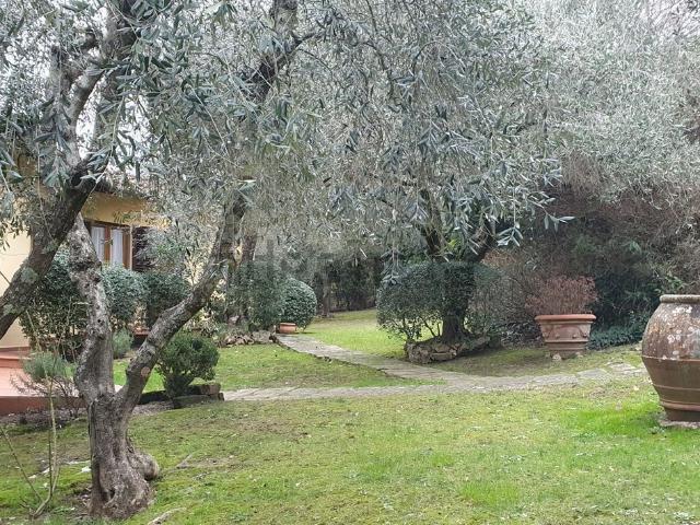 Case e ville in vendita di 275 m² in Via di Santa Maria a Marignolle