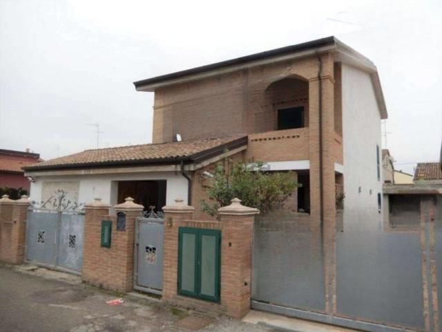 Case e ville in vendita di 275 m² in Via Eugenio Curiel