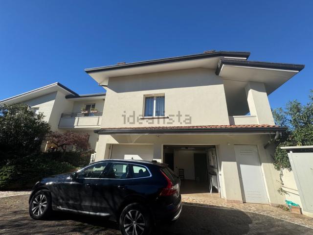 Case e ville in vendita di 275 m² in Via Flora Minotto