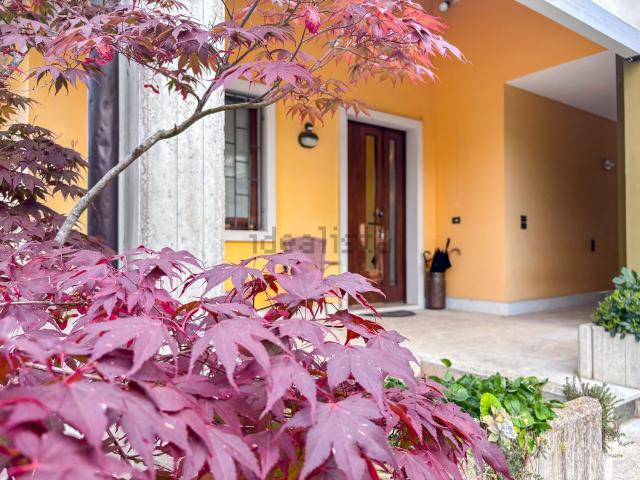 Case e ville in vendita di 275 m² in Via IV Novembre, 15