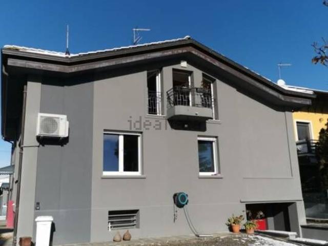 Case e ville in vendita di 275 m² in Via Martiri della Libertà, 9