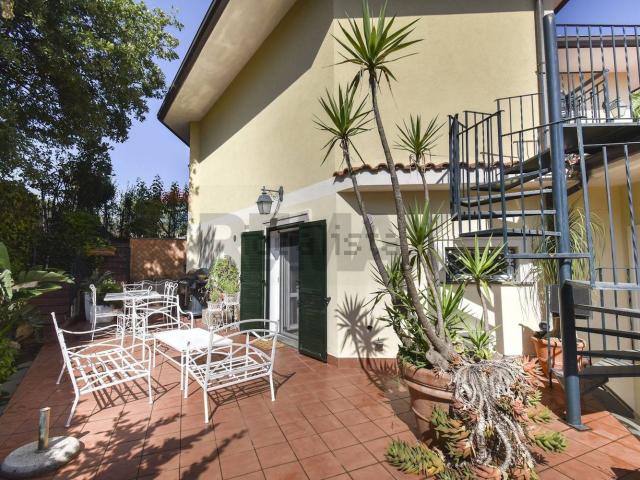Case e ville in vendita di 275 m² in Via Salto della Monaca, 3