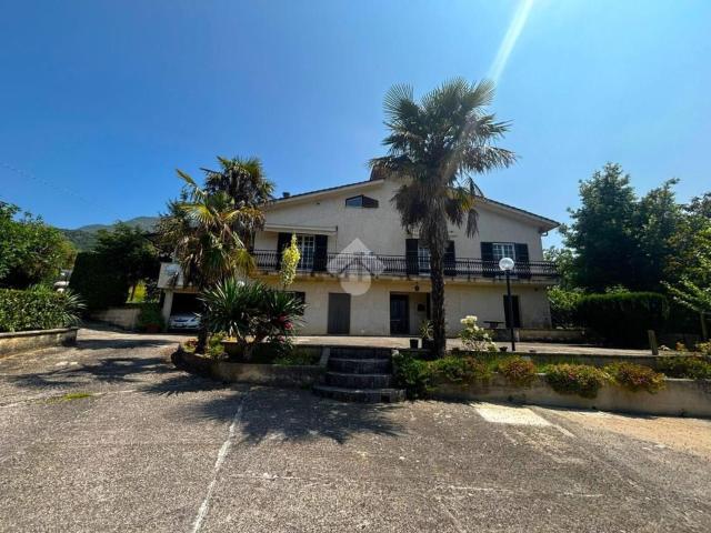 Case e ville in vendita di 275 m² in Contrada Pozziglio, 40