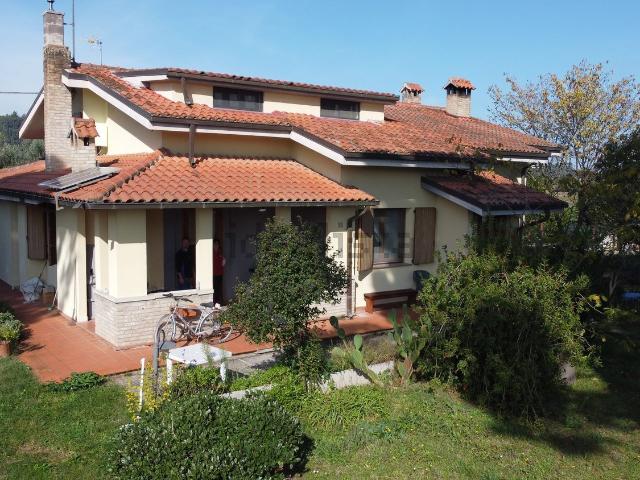Case e ville in vendita di 275 m² in Località Bellocchi, 4