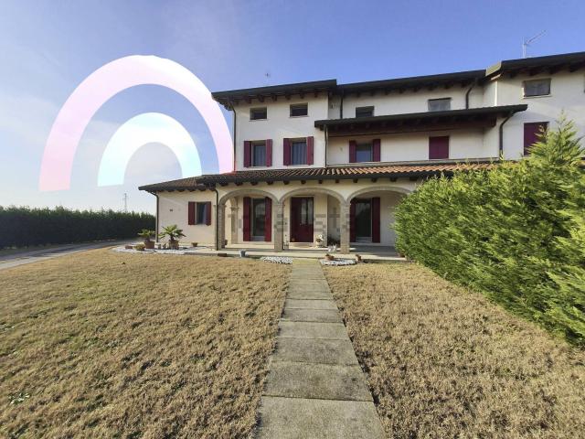 Case e ville in vendita di 275 m² in Strada Statale Romea
