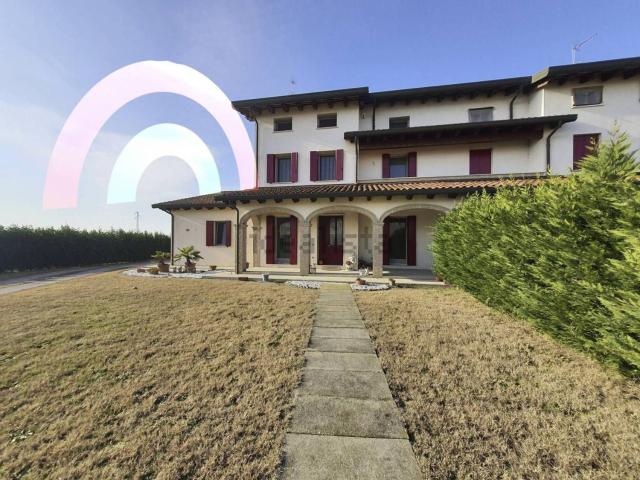 Case e ville in vendita di 275 m² in Strada Statale Romea