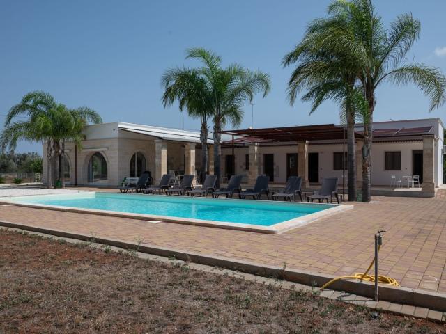 Case e ville in vendita di 275 m² in Strada Provinciale per Brindisi