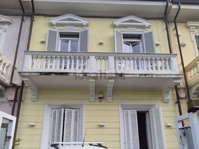 Case e ville in vendita di 276 m² in Via Antonio Fratti, 694