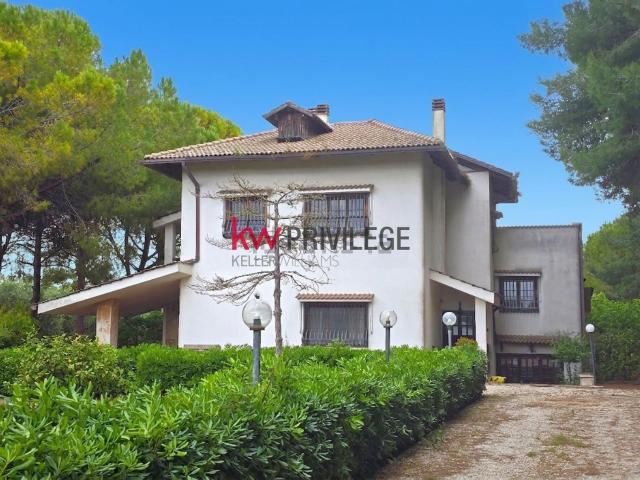 Case e ville in vendita di 276 m² in Via Anguille, 2