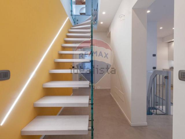 Case e ville in vendita di 276 m² in Via G. Brambilla, 50