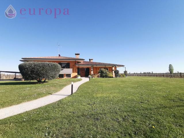Case e ville in vendita di 288 m²