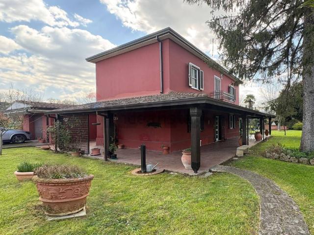 Case e ville in vendita di 276 m² in Via Gaeta, 205
