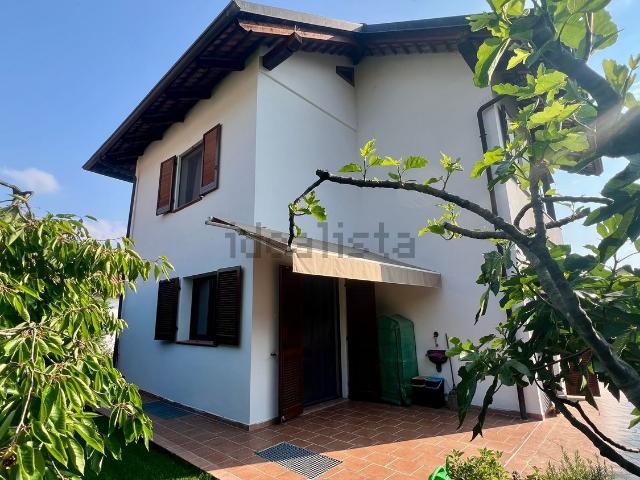 Case e ville in vendita di 276 m² in Via Del Cedro, 1