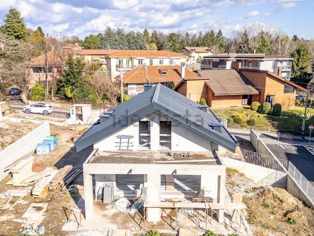 Case e ville in vendita di 276 m² in Via Miogni