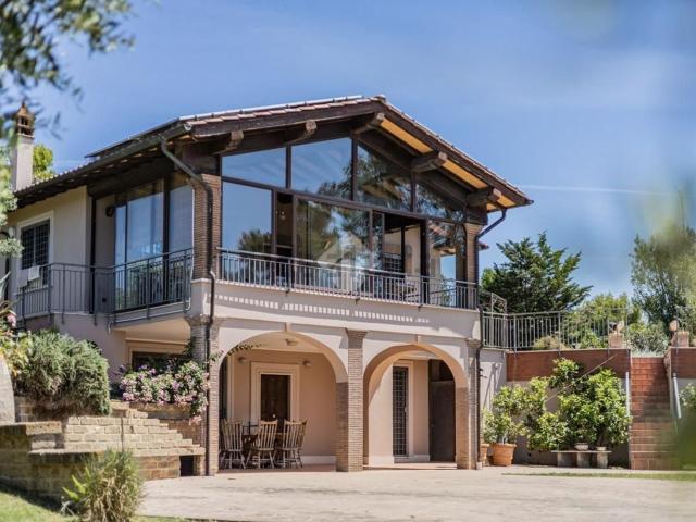 Case e ville in vendita di 276 m² in Via Tre Cancelli, 5