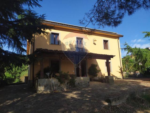 Case e ville in vendita di 277 m²