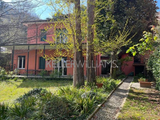 Case e ville in vendita di 277 m² in Via Bellinzona